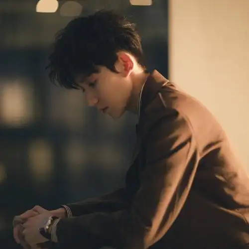 【王源侧颜】  我爱的少年,拥有这世界上最英俊的侧脸.
