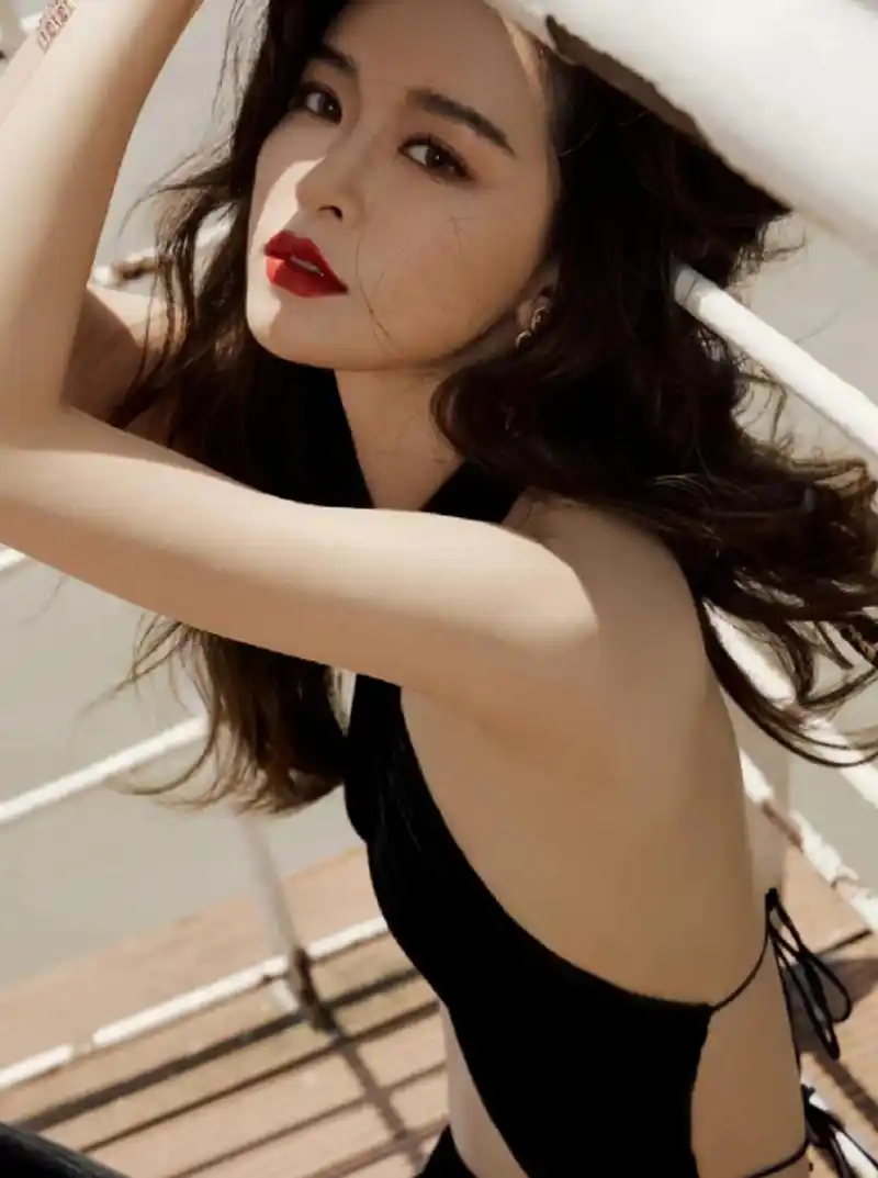 香港女演员文咏珊,是一位美丽而优雅的女性.