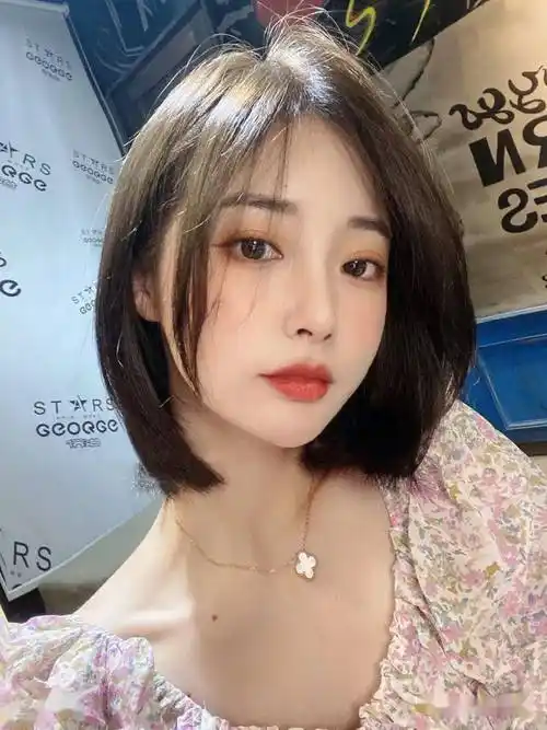 2021流行"网红性感锁骨短发"_发型