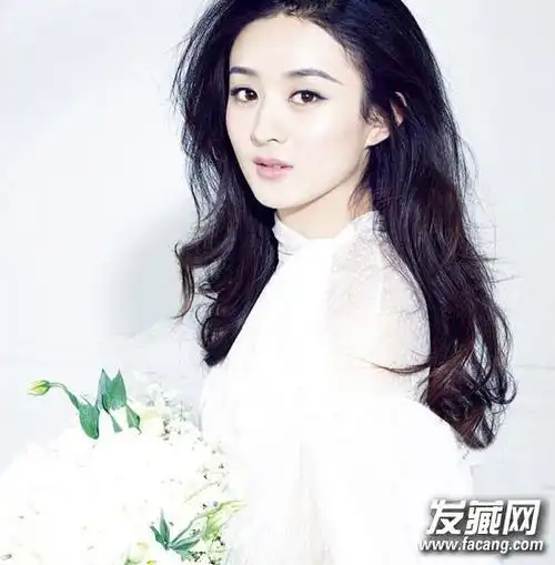赵丽颖陈妍希教你这样弄发型(5)导读:赵丽颖也是深谙其道,凌乱的长发