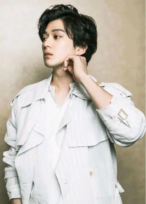 日本国宝级神仙颜值男演员,真正的星二代不拼爹:新田真剑佑