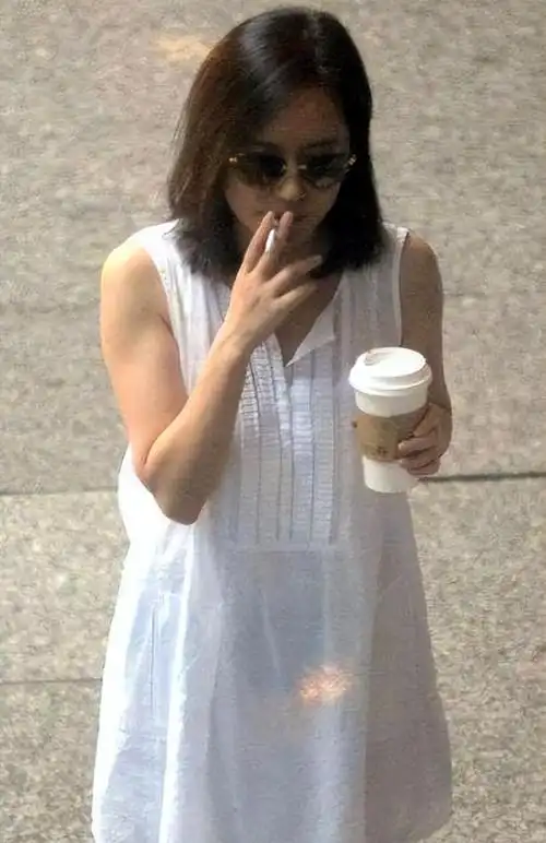 吞云吐雾太潇洒|张柏芝|张子萱|张雨绮_网易订阅