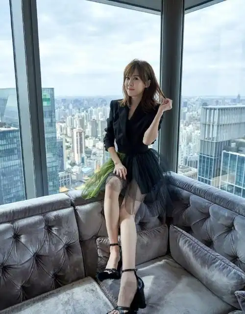 她是爱情公寓最尴尬女主角因私签合约险被封杀如今已退圈