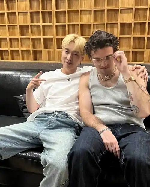 张艺兴和六公主合照