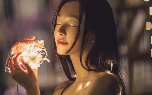 1/ 12 宋轶梦幻光影写真桌面壁纸,温柔甜美的小仙女,朦胧美感脱颖而出