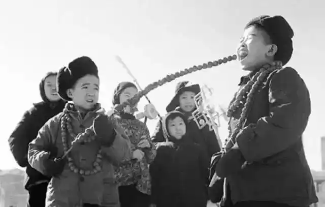 难忘过去的春节老照片简单而珍贵的年味