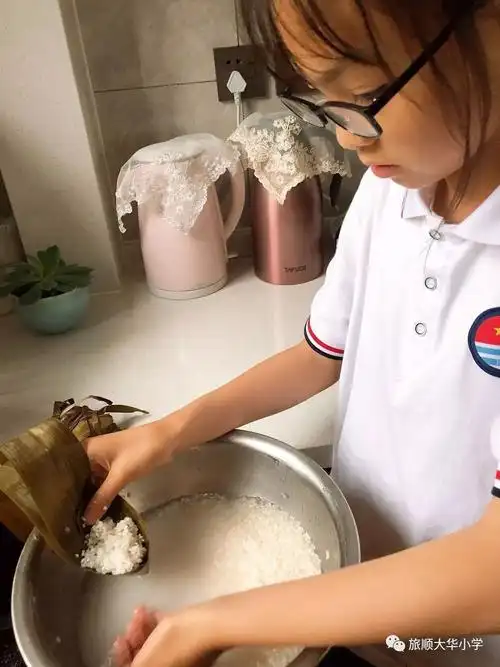 科课程传习俗品文化大华端午节主题系列活动之7包粽子