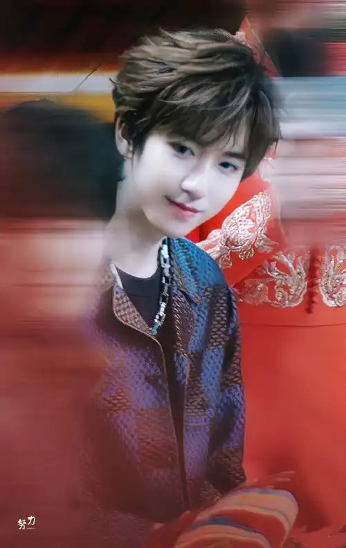 贺峻霖 梦蝶破笼#  台上:香香甜甜小猫探头  台下:矜贵清冷生人吸近