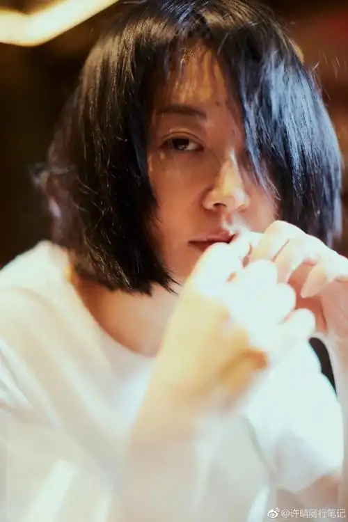 娱乐 明星 大陆 > 正文许晴   3月28日晚,许晴晒出两张素颜自拍美照