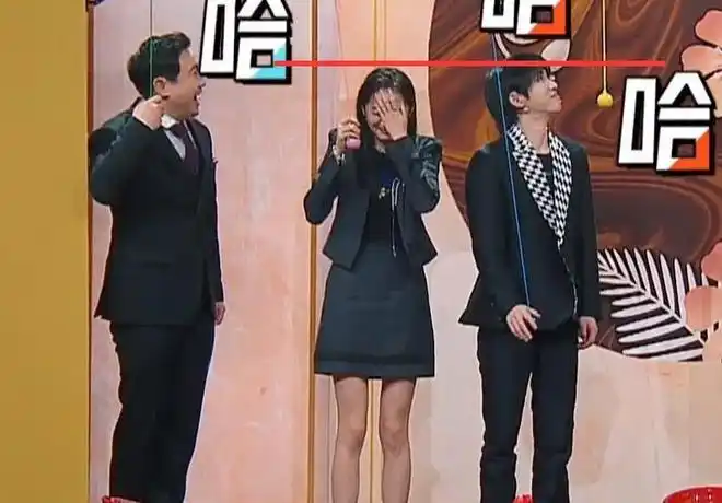 关晓彤在节目中首次脱鞋当她和173华晨宇同框谁的身高在说谎