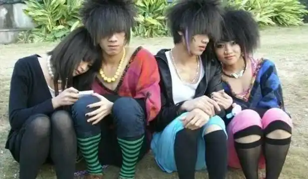 昔日杀马特"葬爱家族"创始人,现在怎么样了,网友:如果爱请深爱