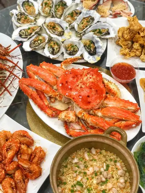 佛山吃海鲜6015满大桌全海鲜宴人均仅需250 05