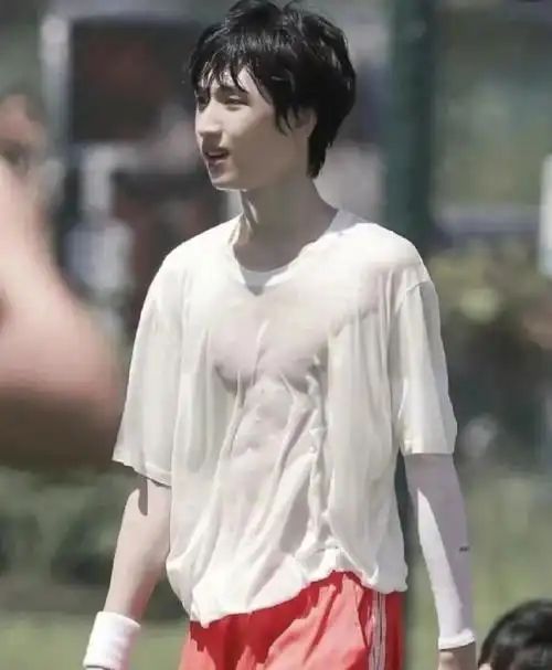 时代少年团 腹肌照 绝绝子 养成系马嘉祺 丁程鑫 宋亚轩 刘耀文