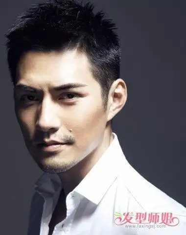 男生剪短碎发显额头造型设计