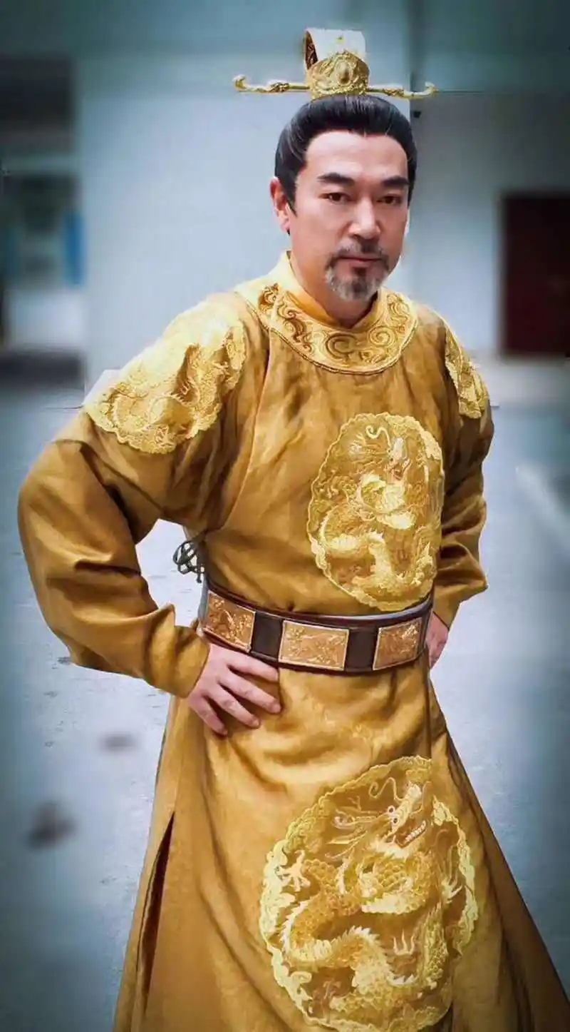 高翊浚导演执导的古装情感剧《蔓蔓青萝》,并在里其中饰演汉武帝一角