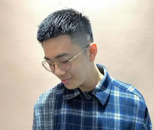 原创男人头发稀疏剪什么发型理发师建议留这几款时尚又帅气