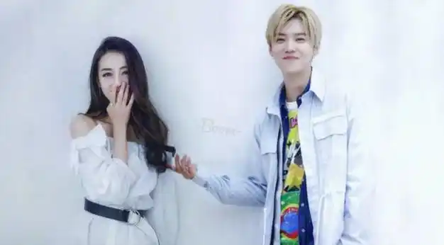 张佳宁切错号夸自己跟谁都有cp感鹿晗迪丽热巴的cp史又被挖出