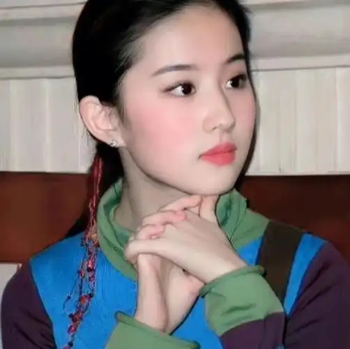 老照片刘亦菲18岁青涩旧照