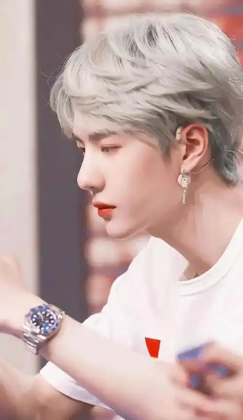 染白发究竟有多帅盘点男性白发造型王一博原来可以这么帅