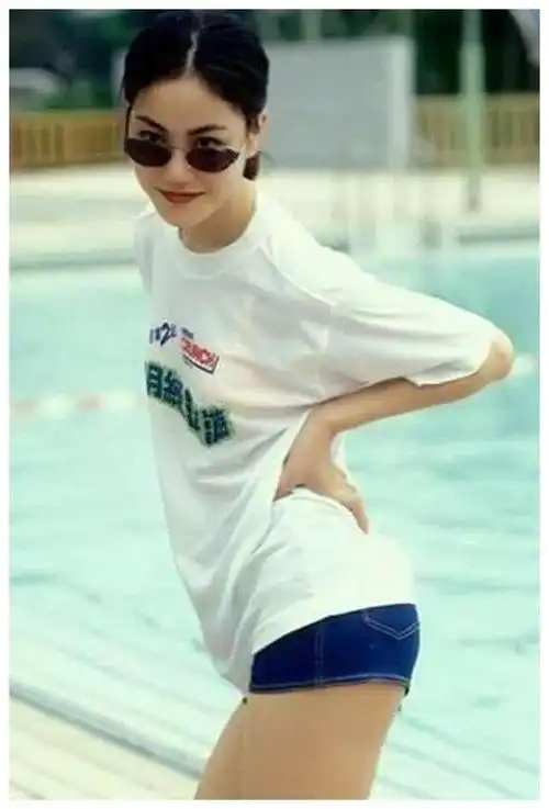 王菲年轻靓丽旧照能迷倒窦唯谢霆锋李亚鹏的她属实养眼