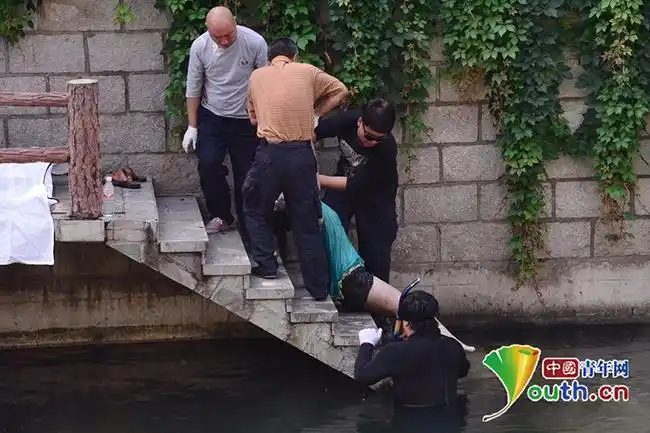 北京积水潭河中现漂浮女尸 吓坏游泳人