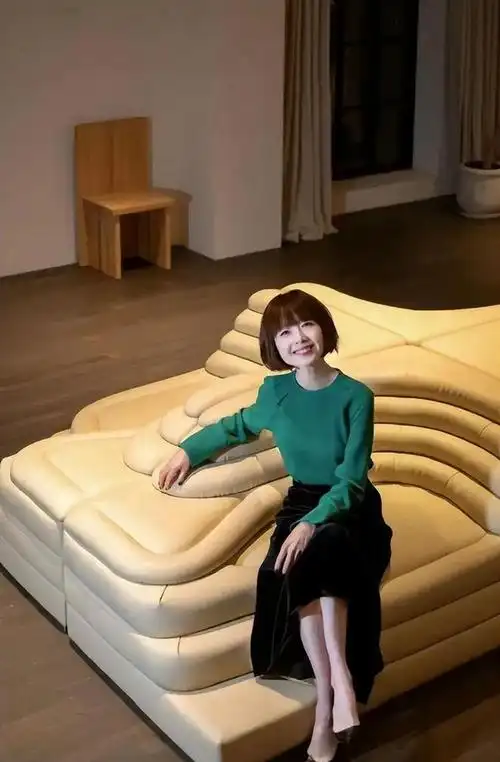 陈鲁豫现身意大利,头身比例怪异,称从不吃主食