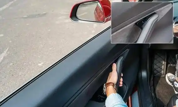 特斯拉车门怎么开特斯拉下车开门键在哪