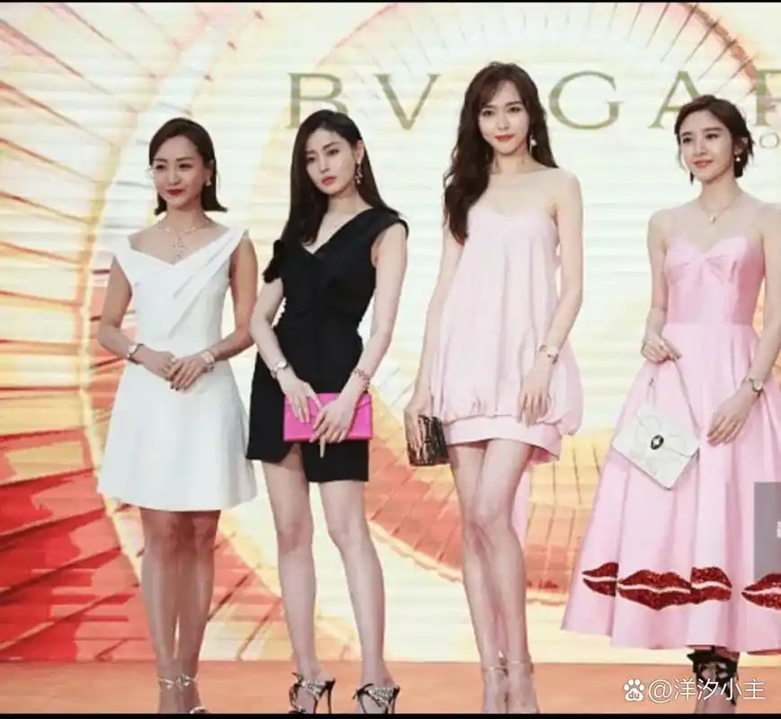 张天爱,唐艺昕和杨蓉与唐嫣同台时,难免会让人感受到一丝微妙的尴尬.