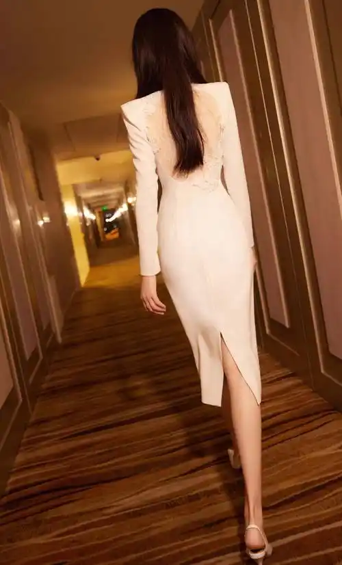 明星高跟鞋比拼,谁的最好看?_尖头_白色_黑色