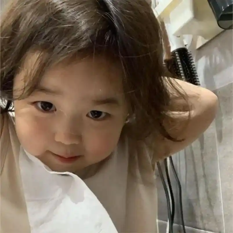 温温是最可爱滴,不服来杠99.#黄夏温 #黄夏温表情包 #哈 - 抖音