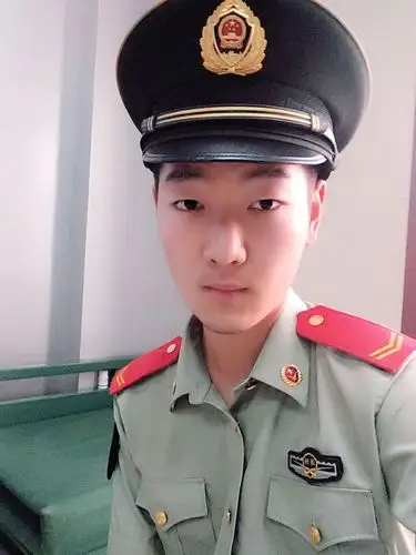 军人帅哥图片