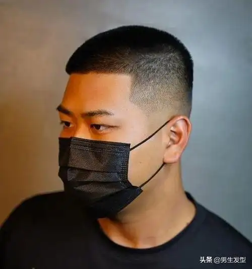 第1款:寸头发型"脸胖"男士想要让自己的气质提升,可以试试下面这3款