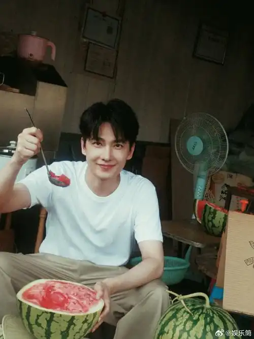 杨洋卖西瓜##杨洋有自己的卖瓜平行宇宙