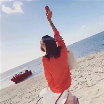 阳光下的女生背影头像简简单单地爱过便是恩赐