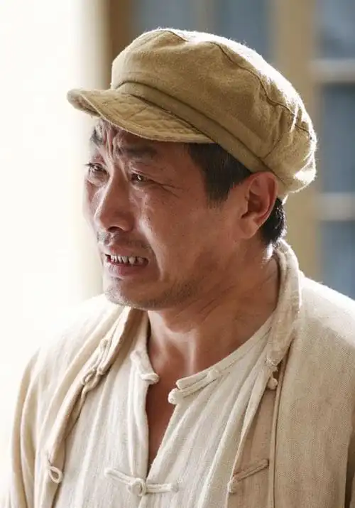 演员杜源:4岁认识爱妻,结婚41年零绯闻,如今女儿成了他的骄傲 - 聚缘