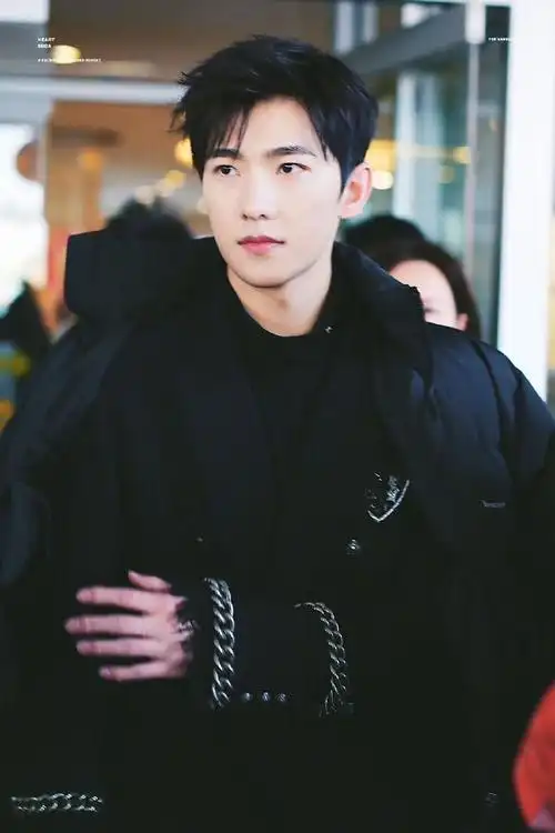 杨洋韩立#yy#杨洋凡人修仙传#    气场十足 优雅矜贵 帅气迷人@杨洋