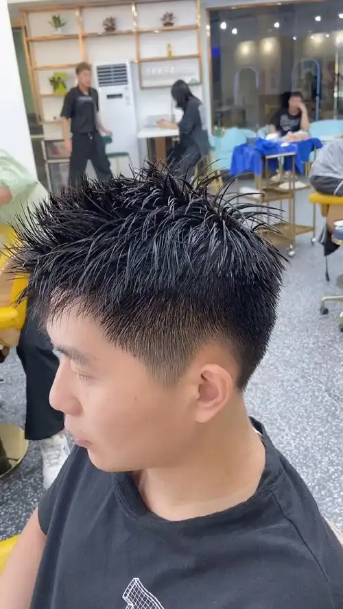 钢夹烫 飞机头 夏季发型推荐