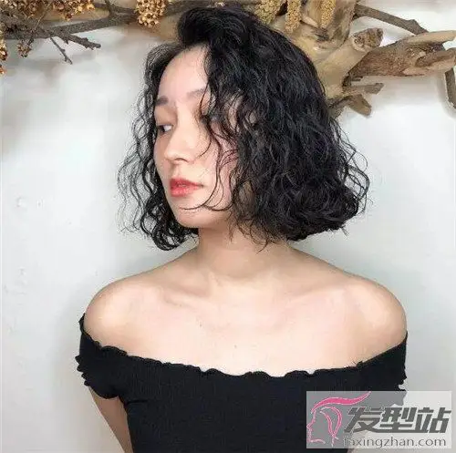 短发女生复古烫发泡面头小爆卷超美