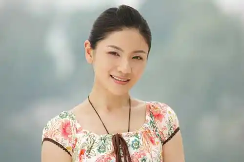 整天窝在家里,非典刚一结束,黄晓明和胡可就走到一块去了!