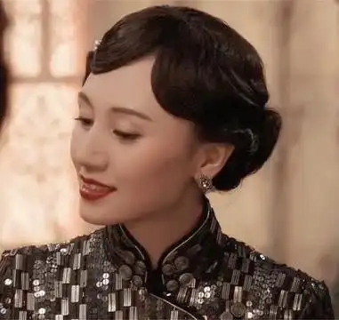 袁泉旗袍造型,楚楚动人!__财经头条