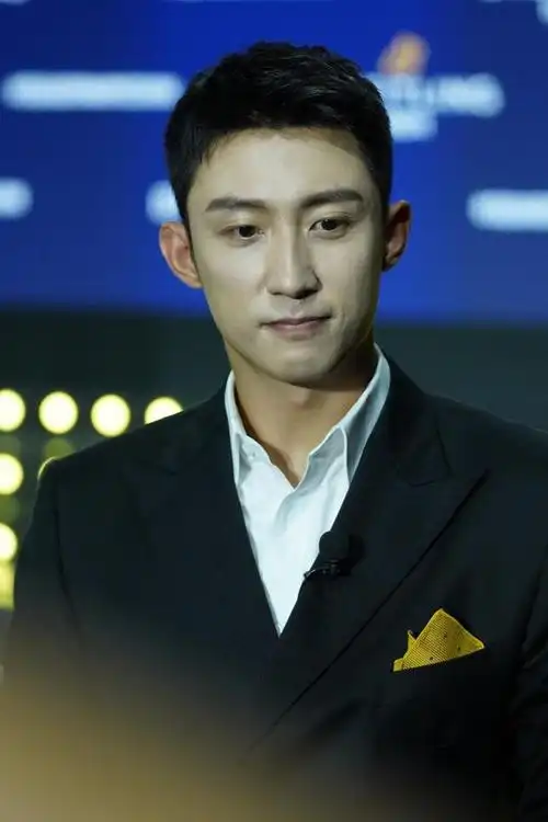 热巴被曝光和黄景瑜的恋情是真的吗?