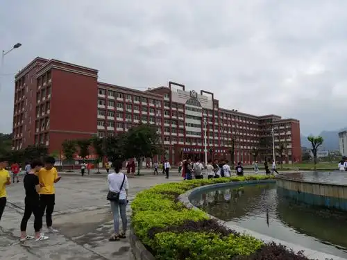 都安二高高一新同学及家长留念 ——20200831恒远美篇