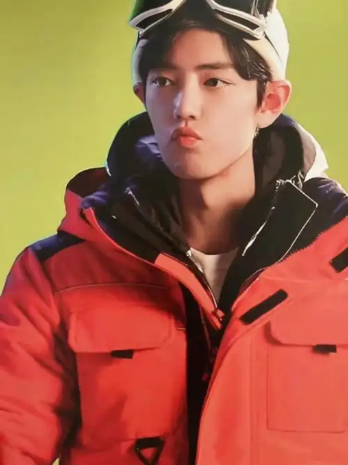 不同风格的肖战