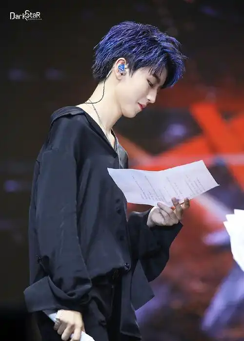 王俊凯的舞台照,这个男孩子真的超级适合舞台!