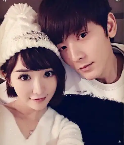 娱乐圈夜晚好忙:夜光剧本,做头发,于和伟王丽坤打麻将,陈翔江铠同挤