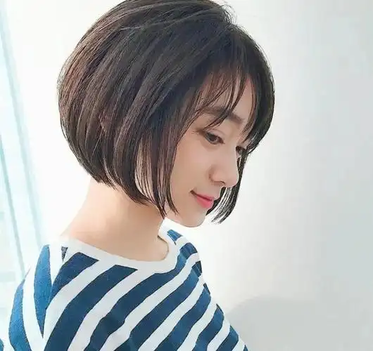 40岁女人显老发型,早已经"过时"了,还自以为很时髦,让人笑话