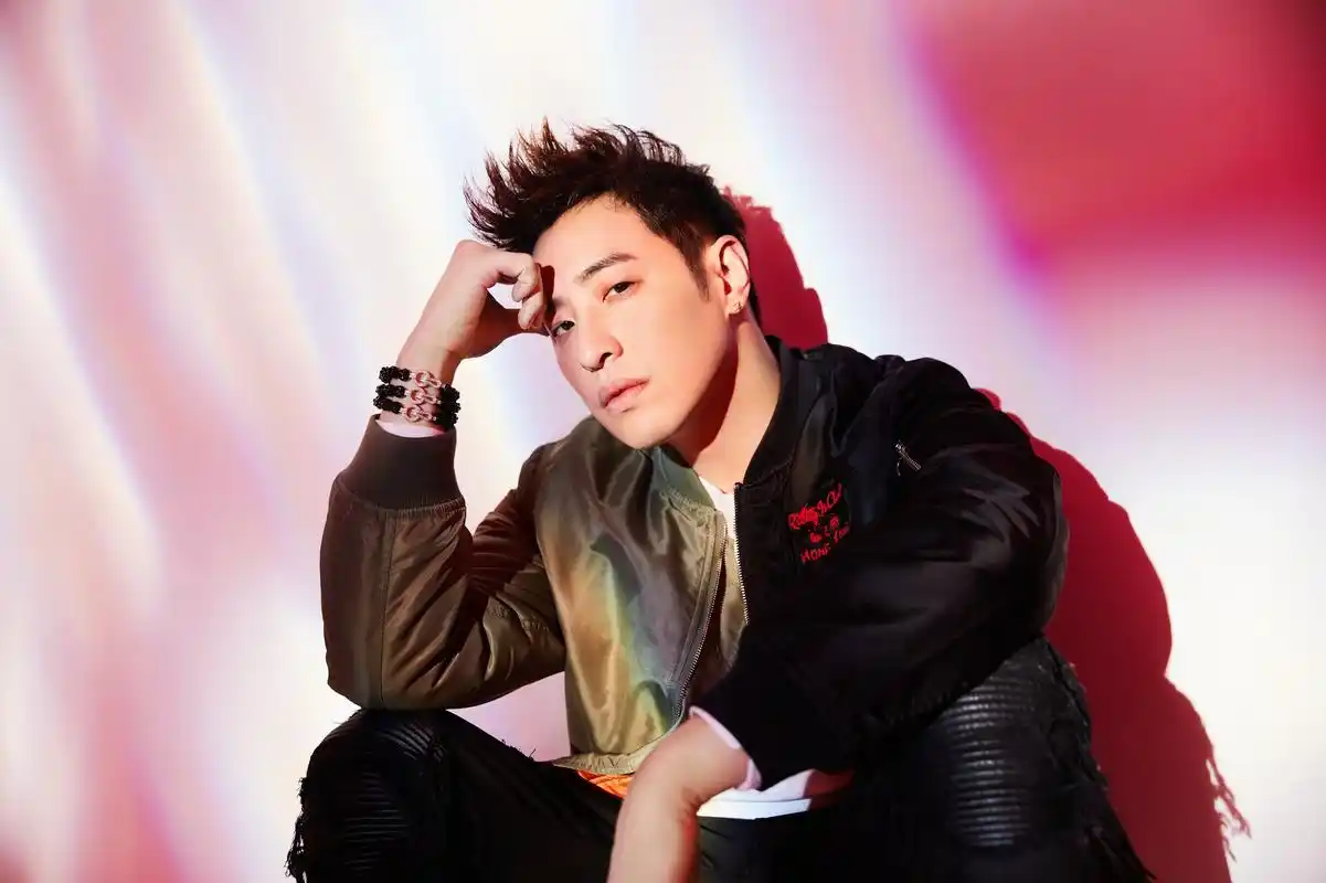 潘玮柏演唱会吸氧?潘帅"拼命"燃爆现场!