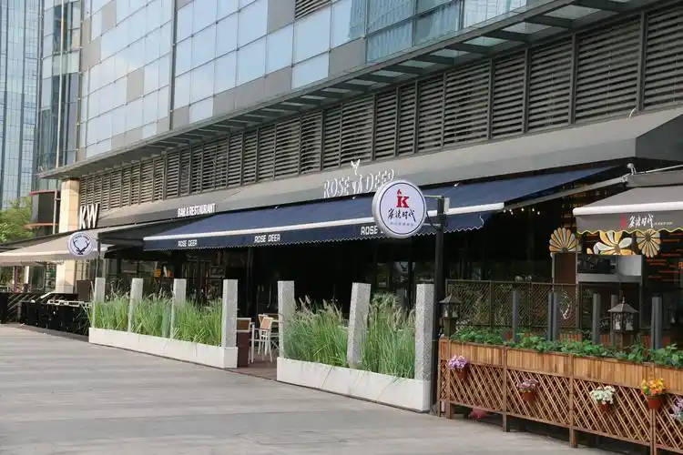 户外手摇遮阳棚伸缩式阳台雨篷铝合金遮雨棚曲臂式电动商铺雨棚