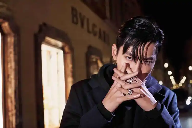 bvlgari宝格丽品牌代言人吴亦凡bellahadid演绎全新bzero1系列致敬二