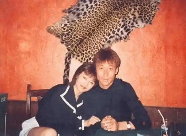 回顾那英:与高峰分手后,带着儿子嫁给孟桐,如今婚姻状况如何?